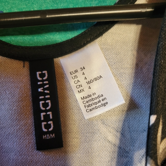 Floral top - Picture 2 of 2